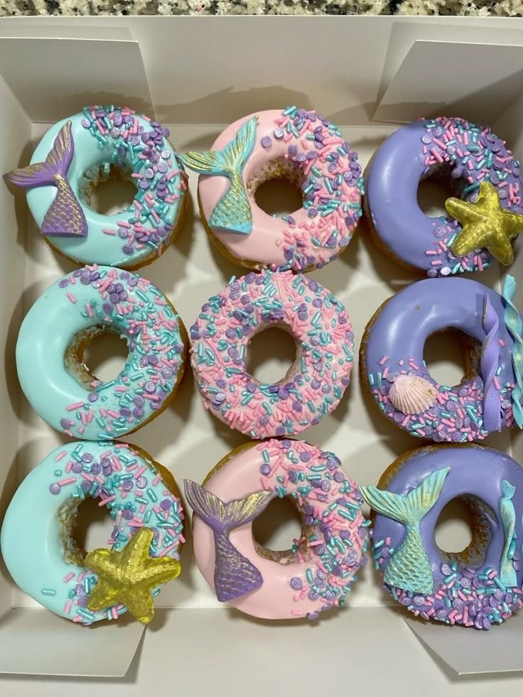 Donuts glacés à la rose