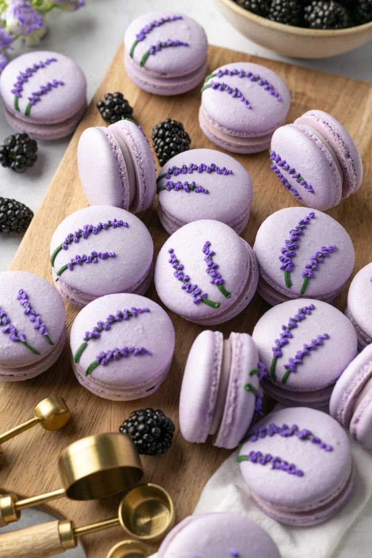 Macarons lavande et mûre